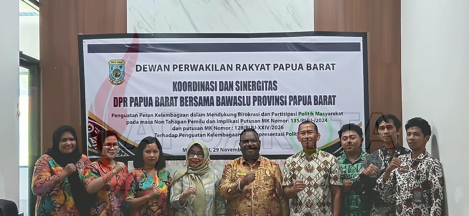 Ketua DPR Provinsi Papua Barat Orgenes Wonggor bertemu Bawaslu. Diskusikan isu keterwakilan OAP dan 30 persen perempuan di parlemen