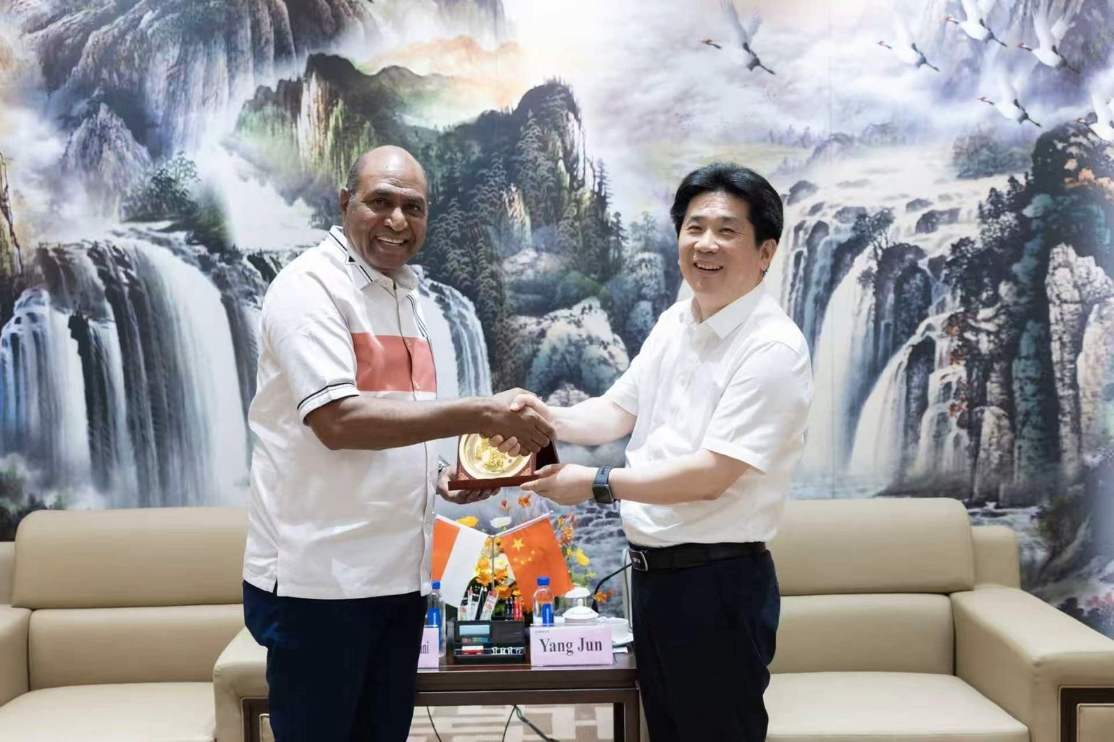 Kunjungan resmi delegasi Pemprov Papua Barat ke kantor pusat Conch Group di Kota Wuhu, Provinsi Anhui.