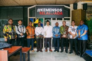 Pertemuan tersebut membahas langkah percepatan peningkatan kesejahteraan sosial dan upaya penanggulangan kemiskinan di wilayah Papua Barat.