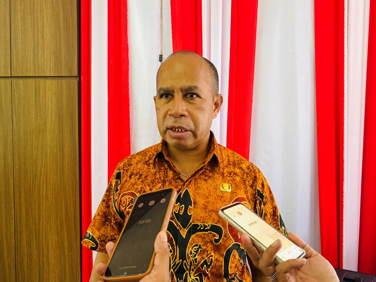 Sekretaris Daerah Kabupaten Kaimana Donal R. Wakum. Sekretaris Daerah Kabupaten Kaimana Donal R. Wakum.
